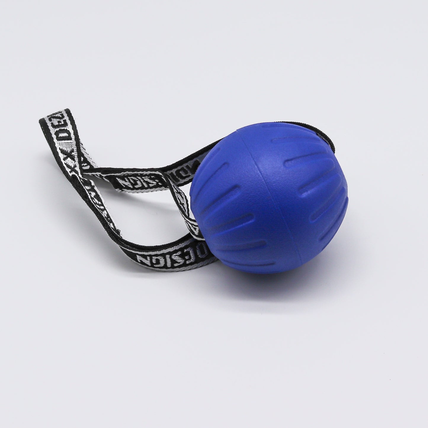 BALL9 – Schaumstoffball mit Schlaufe (9 cm)